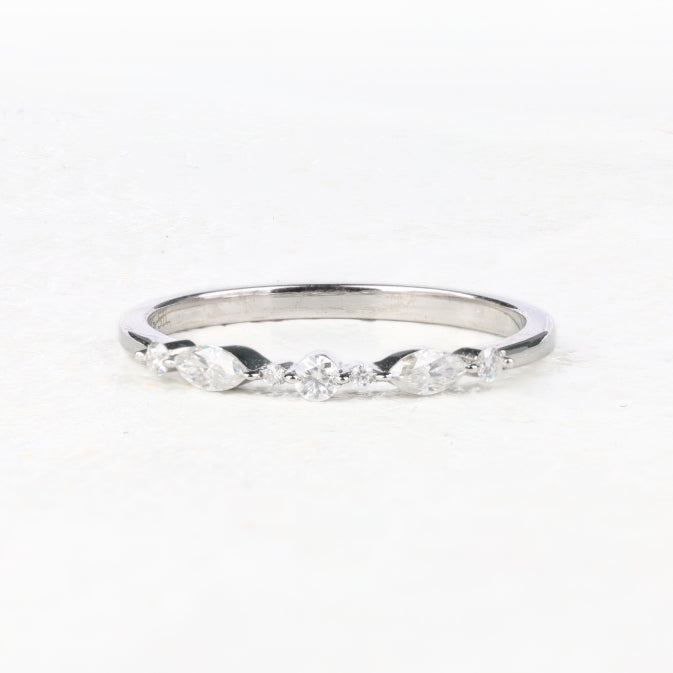 Round Cut Lab-Grown Diamond Engagement Ring