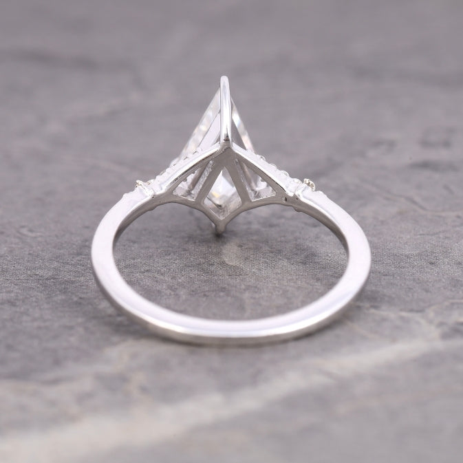 art deco kite cut diamond ring