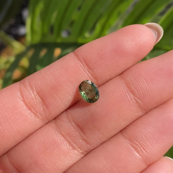 loose green natural saphhire gemstone