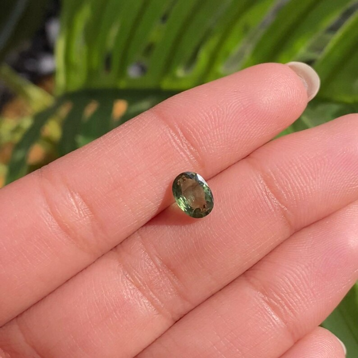 loose green natural saphhire gemstone