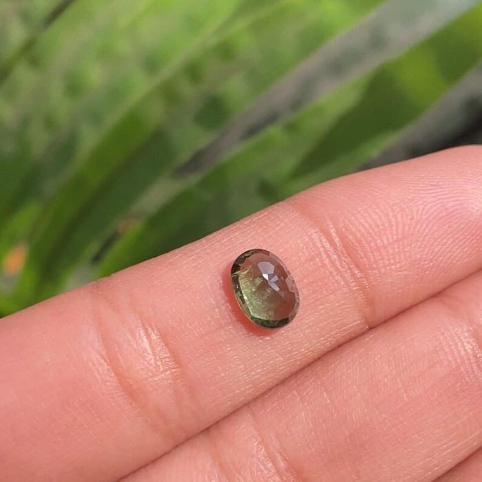 natural loose saphhire green gemstone