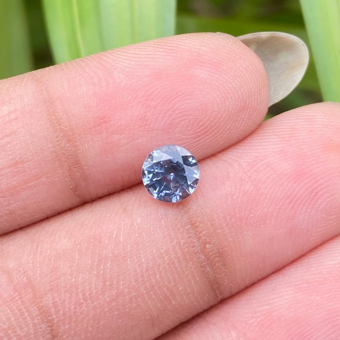 saphhire natural blue round cut gemstone