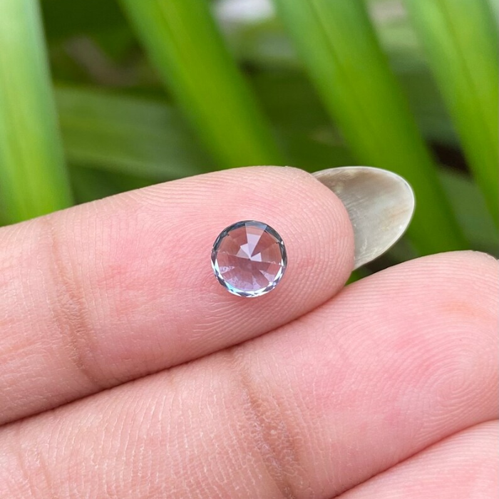 blue natural round cut saphhire 