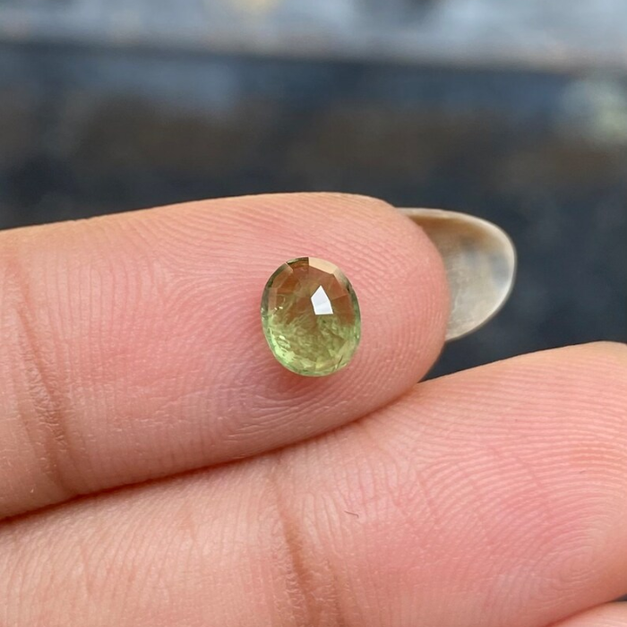 oval cut green natural saphhire gemstone