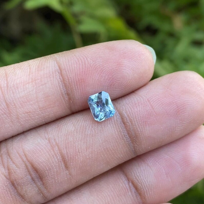 emerald cut natural saphhire gemstone