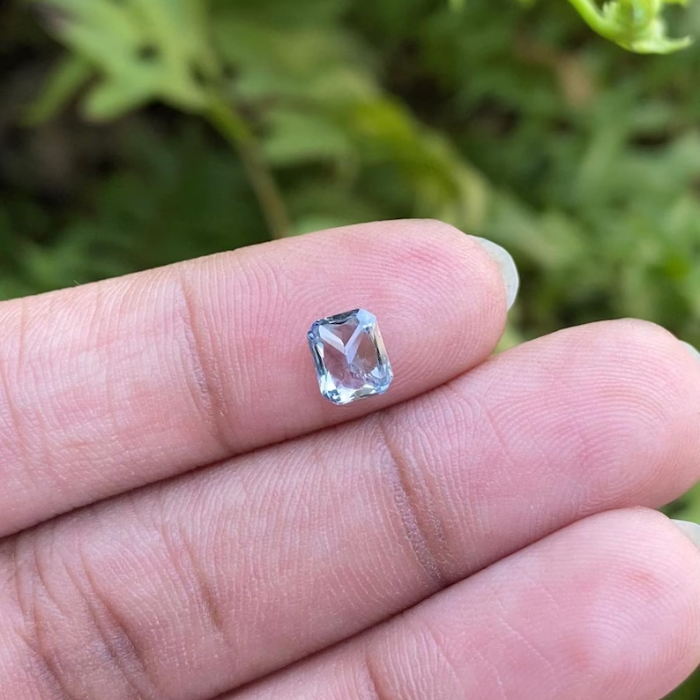 blue saphhire natural gemstone