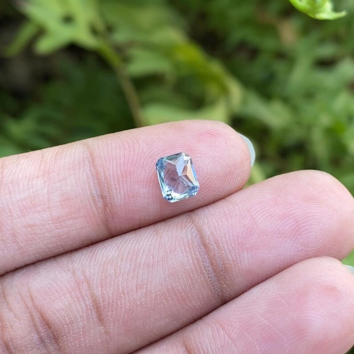 natural blue gemstone saphhire 