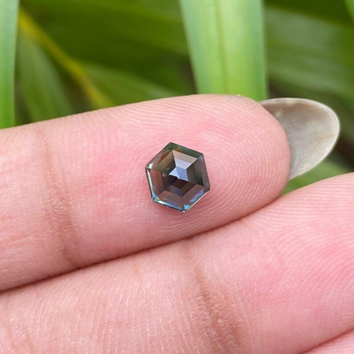 hexagone green blue sapphire gemstone