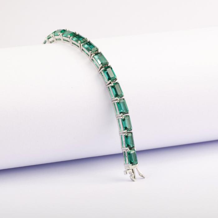 Elegant Emerald-Cut Green Tennis Bracelet in Sterling Silver
