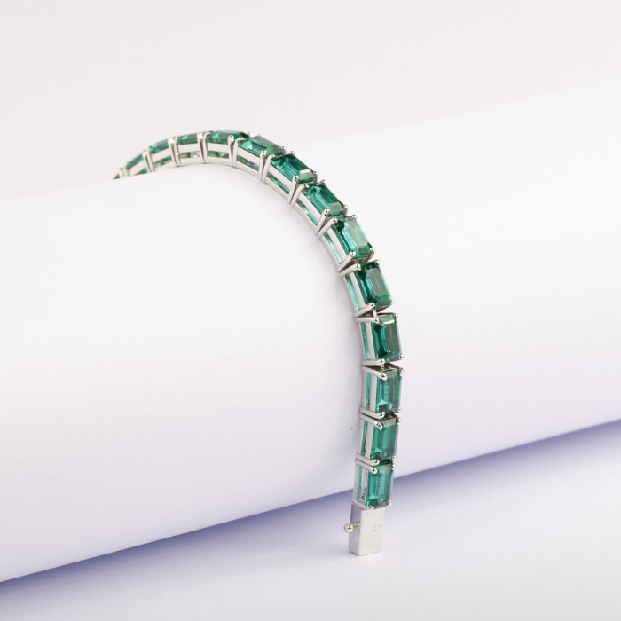 Elegant Emerald-Cut Green Tennis Bracelet in Sterling Silver