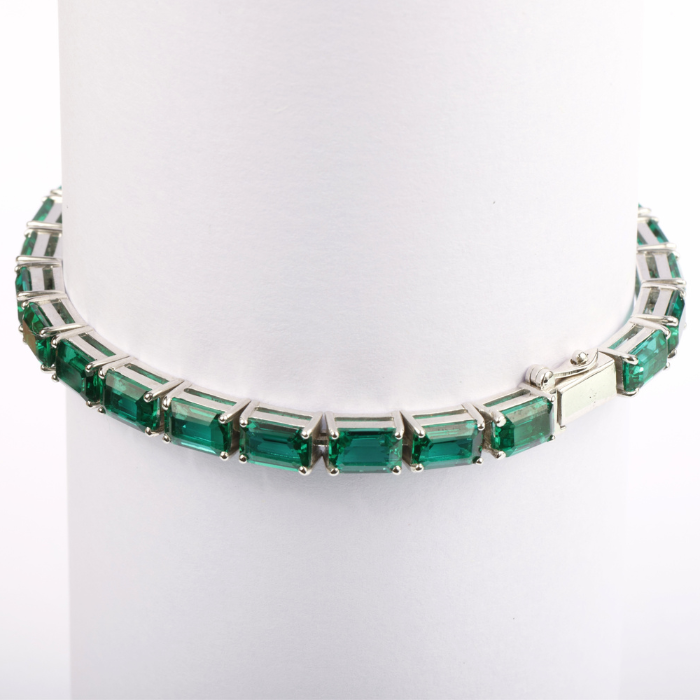 Elegant Emerald-Cut Green Tennis Bracelet in Sterling Silver