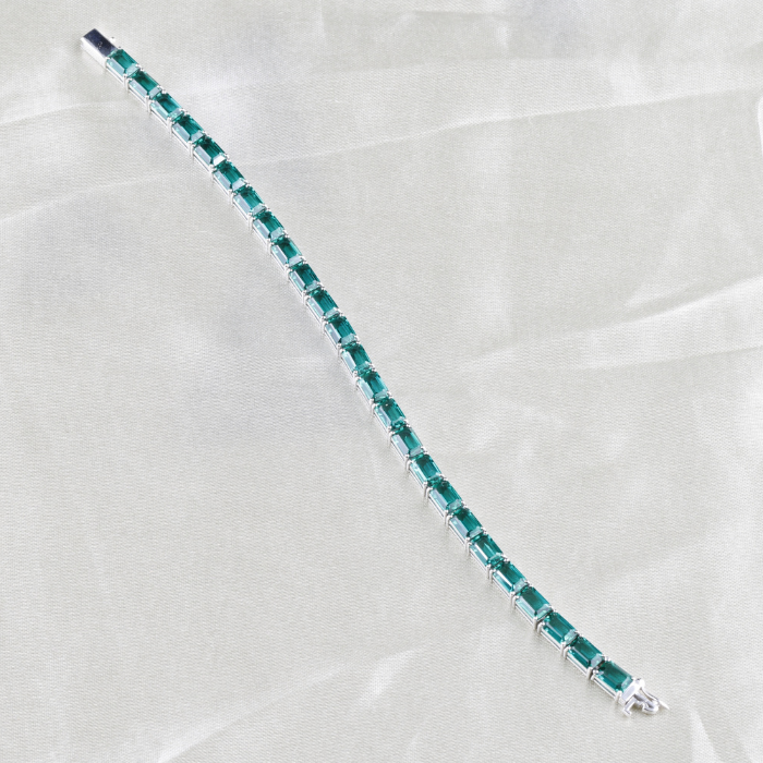 Elegant Emerald-Cut Green Tennis Bracelet in Sterling Silver