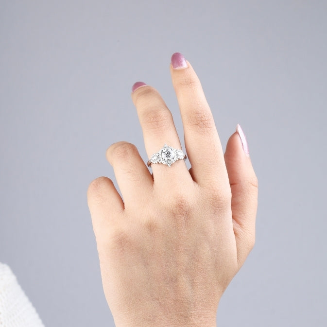 Round Brilliant Cut Halo Engagement Ring