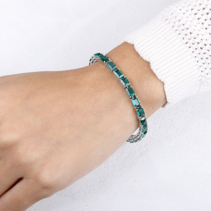 Elegant Emerald-Cut Green Tennis Bracelet in Sterling Silver