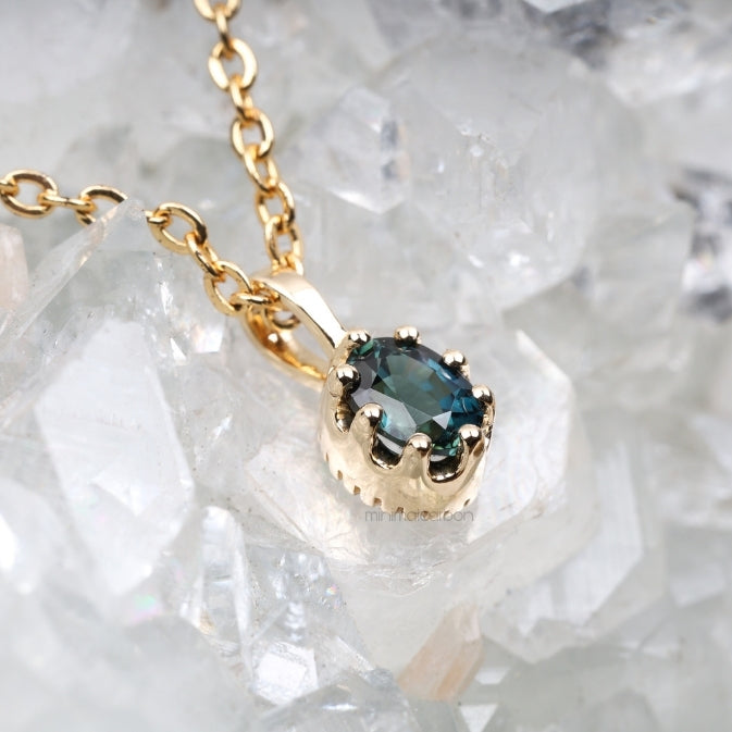 Oval Sapphire Pendant - Minimal Carbon