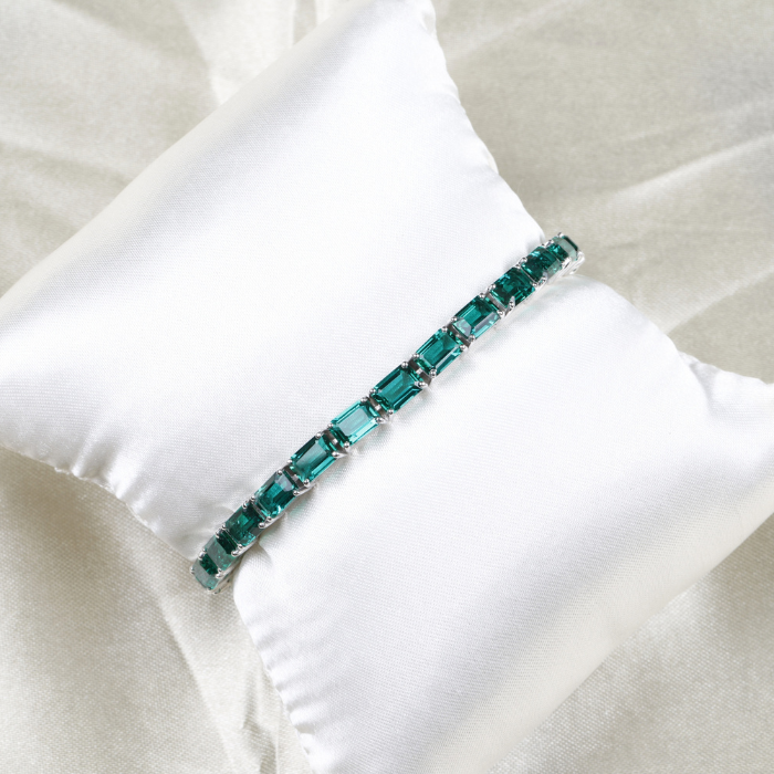 Elegant Emerald-Cut Green Tennis Bracelet in Sterling Silver