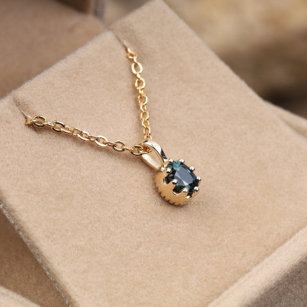 Oval Sapphire Pendant - Minimal Carbon