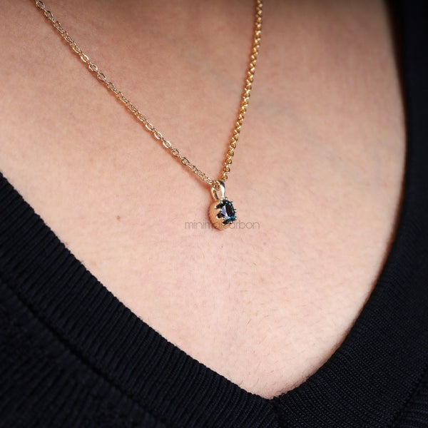 Oval Sapphire Pendant - Minimal Carbon