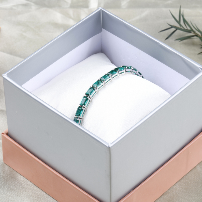 Elegant Emerald-Cut Green Tennis Bracelet in Sterling Silver