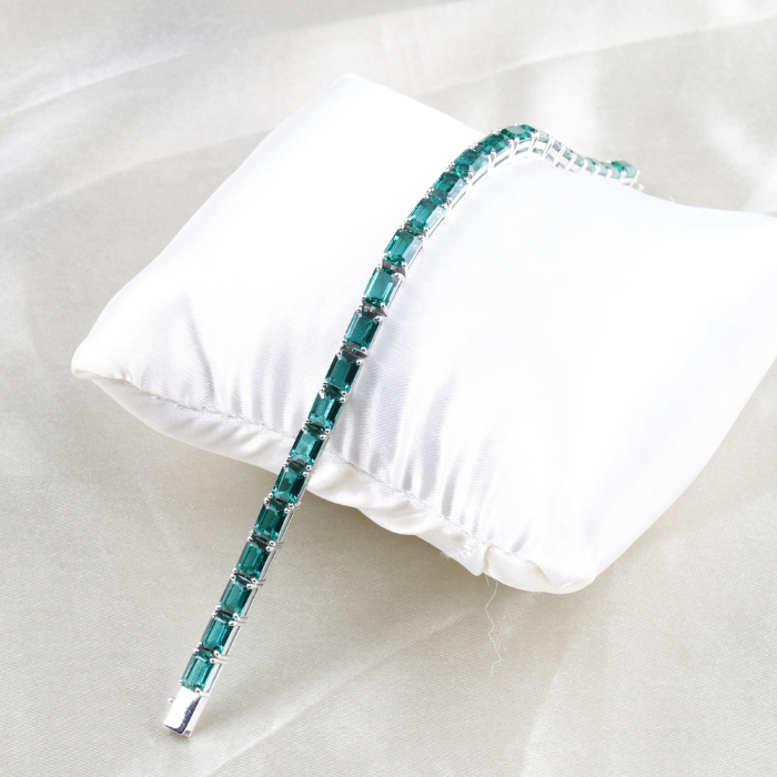 Elegant Emerald-Cut Green Tennis Bracelet in Sterling Silver