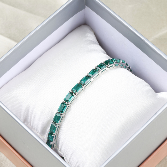 Elegant Emerald-Cut Green Tennis Bracelet in Sterling Silver