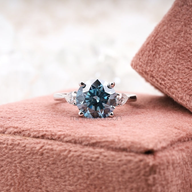 lab-grown diamond three stone anniversery rings
