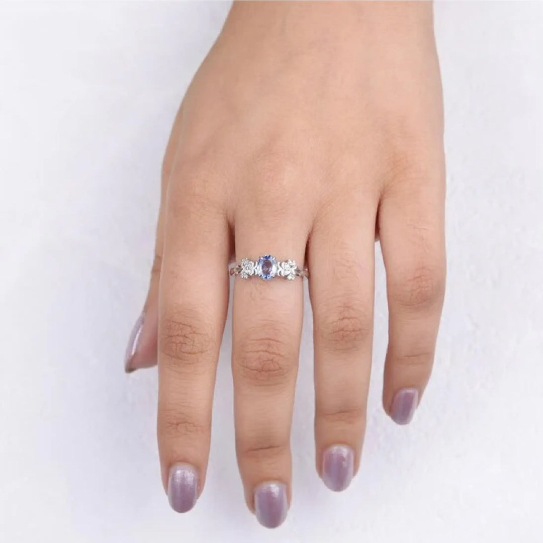 Blue Round Diamond Floral Vintage Ring - Minimal Carbon