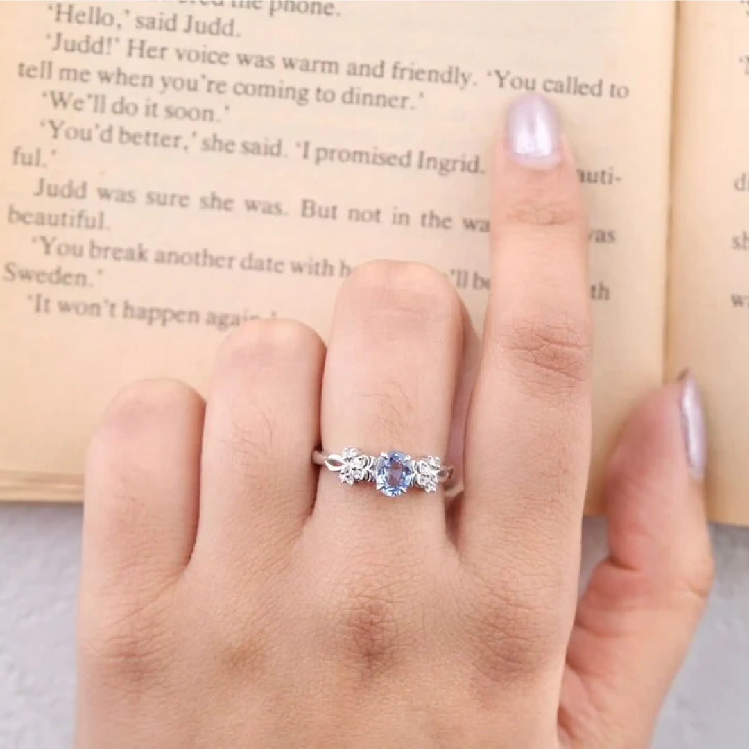 Blue Round Diamond Floral Vintage Ring - Minimal Carbon