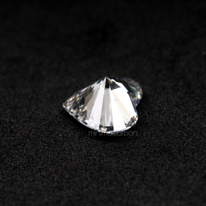3.32 CT, 11.0 X 9.4 MM | Lab Grown Diamond | Heart Shape Diamond - Minimal Carbon