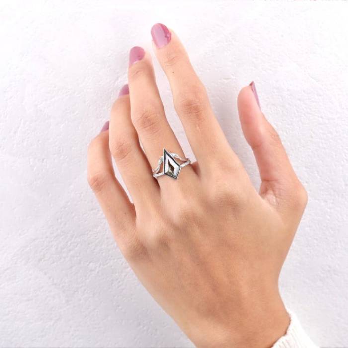 Green Kite Bezel Lab Grown Diamond Ring