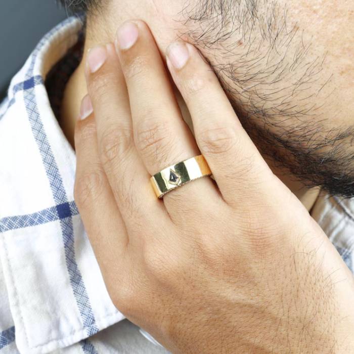 10K Gold Band Salt and Pepper Kite Diamond