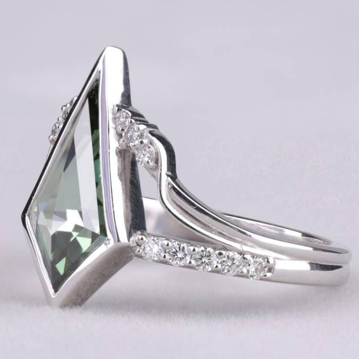 Green Kite Bezel Lab Grown Diamond Ring