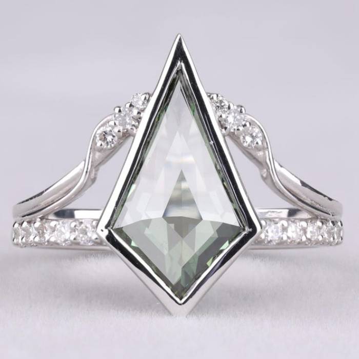 Green Kite Bezel Lab Grown Diamond Ring