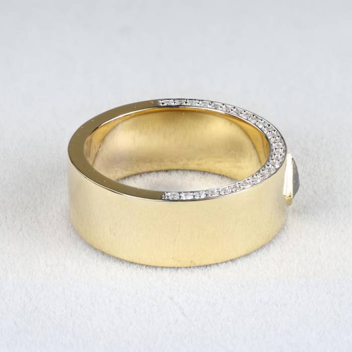 10K Gold Band Salt and Pepper Kite Diamond