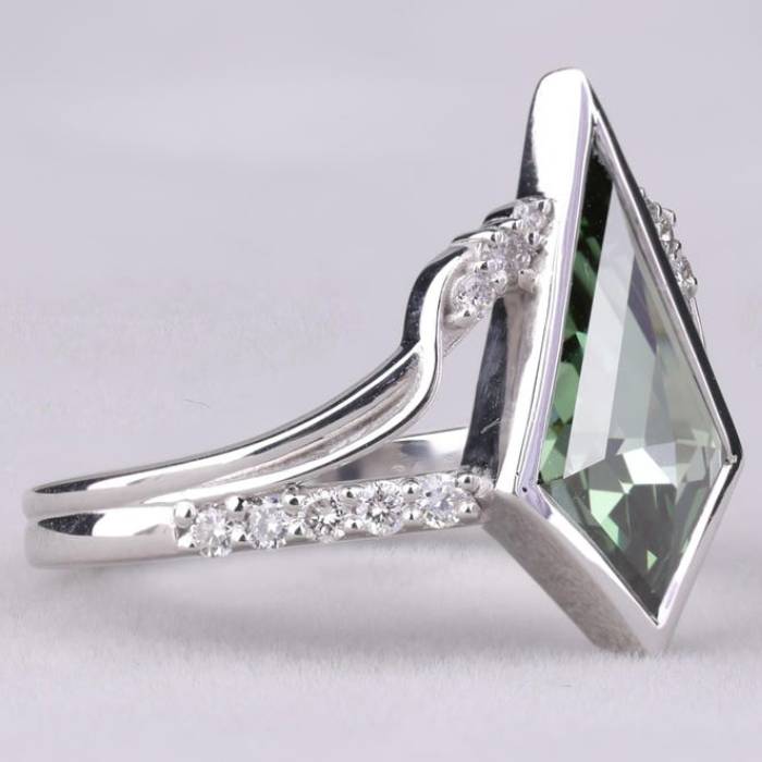 Green Kite Bezel Lab Grown Diamond Ring