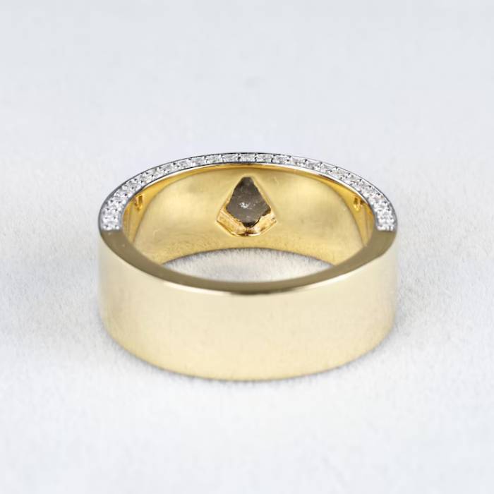 10K Gold Band Salt and Pepper Kite Diamond