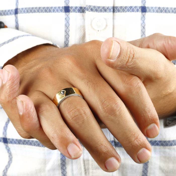 10K Gold Band Salt and Pepper Kite Diamond