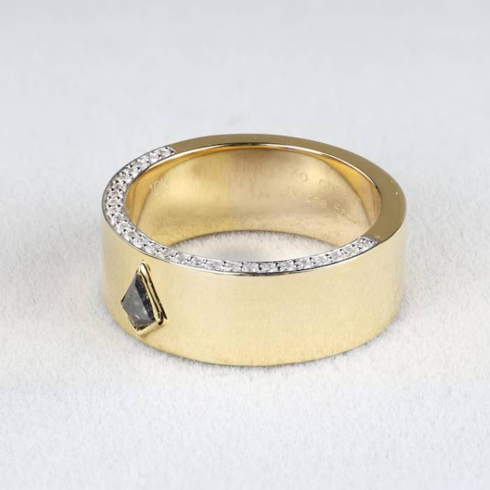10K Gold Band Salt and Pepper Kite Diamond