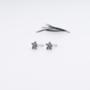Round Salt And Pepper Diamond Flower Earrings - Minimal Carbon