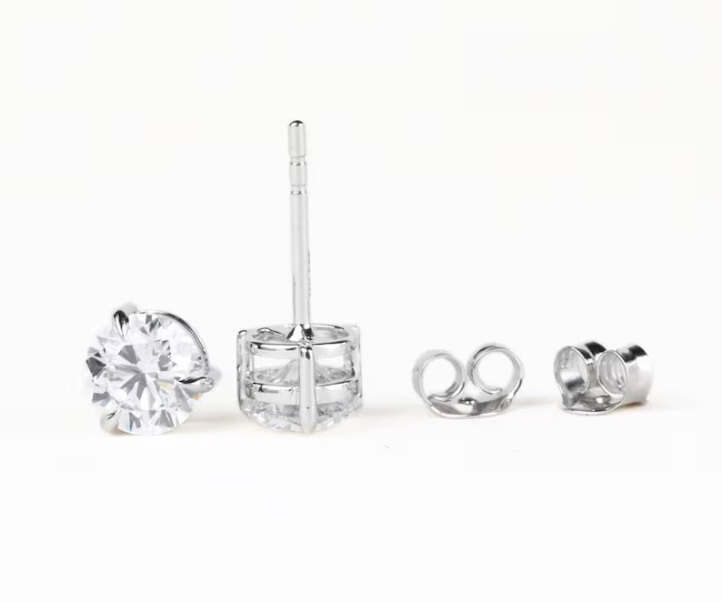 Round Brilliant Cut Diamond Stud