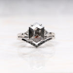 Load image into Gallery viewer, Hexagon Salt And Pepper Diamond Rin Set
