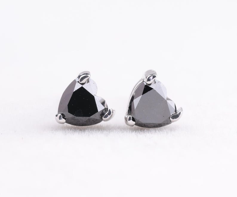 Heart-Shaped Black Gemstone Stud Earrings for Women