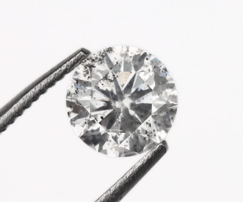 Round Brilliant Cut Diamond - Minimal Carbon