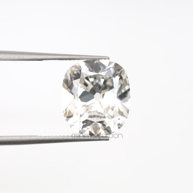 4.08 CT, 9.8 X 8.8 MM | Lab Grown Diamond | Cushion Cut Diamond - Minimal Carbon