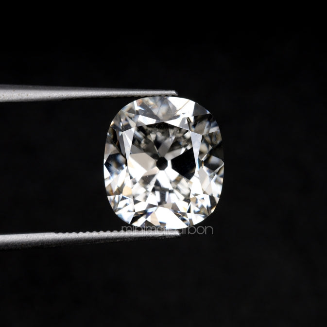 4.08 CT, 9.8 X 8.8 MM | Lab Grown Diamond | Cushion Cut Diamond - Minimal Carbon