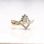 Load image into Gallery viewer, Pear Diamond Crown Ring Bridal Ring Set
