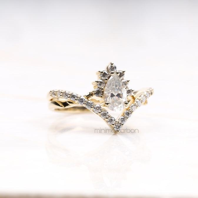 Pear Diamond Crown Ring Bridal Ring Set