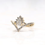 Load image into Gallery viewer, Pear Diamond Crown Ring Bridal Ring Set
