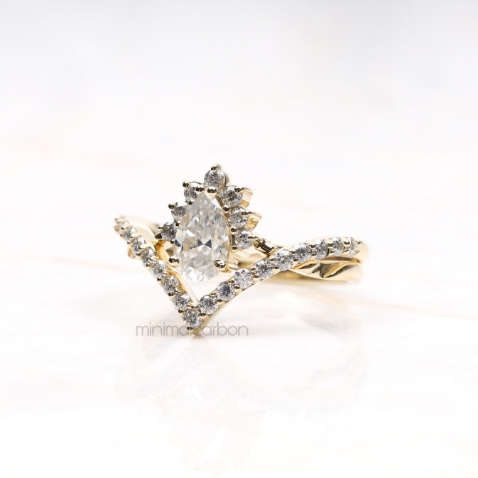 Pear Diamond Crown Ring Bridal Ring Set