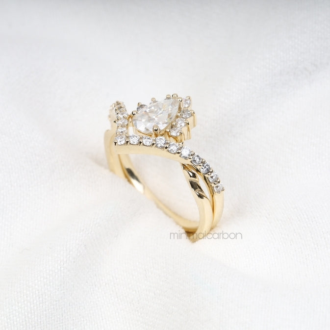 Pear Diamond Crown Ring Bridal Ring Set